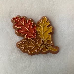 Vintage Hallmark Golden Rimmed Autumn Oak Leaves and Acorn Brooch